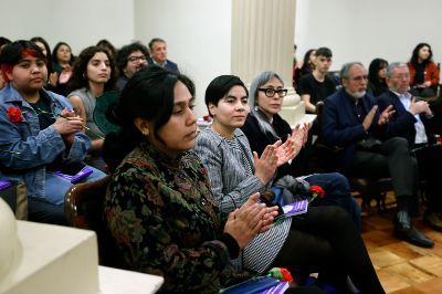 La comunidad universitaria se reunió en Casa Central para esta conmemoración.